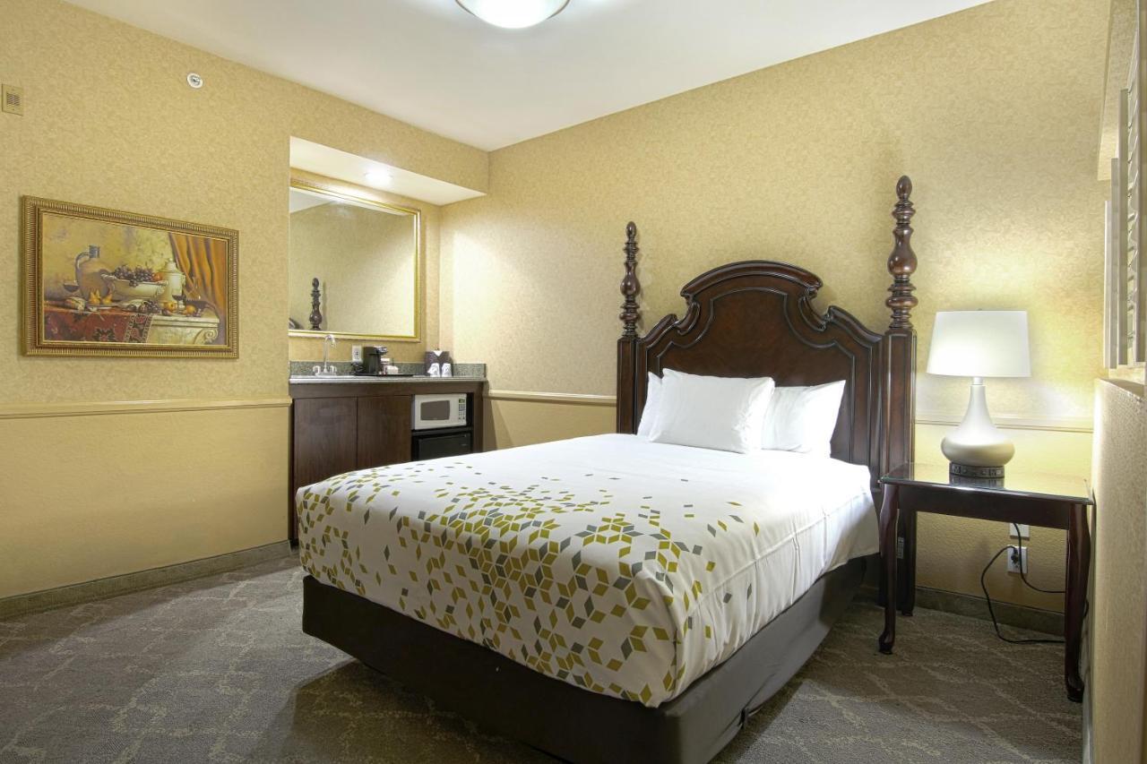 Azure Hotel&suites Trademark Collection By Wyndham Hotel