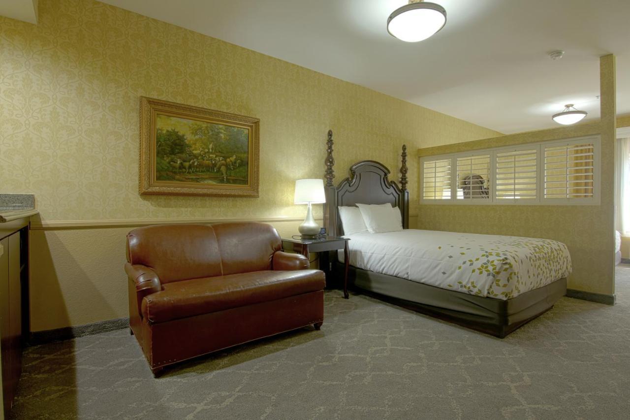 Hotel Azure Hotel&suites Trademark Collection By Wyndham 3*