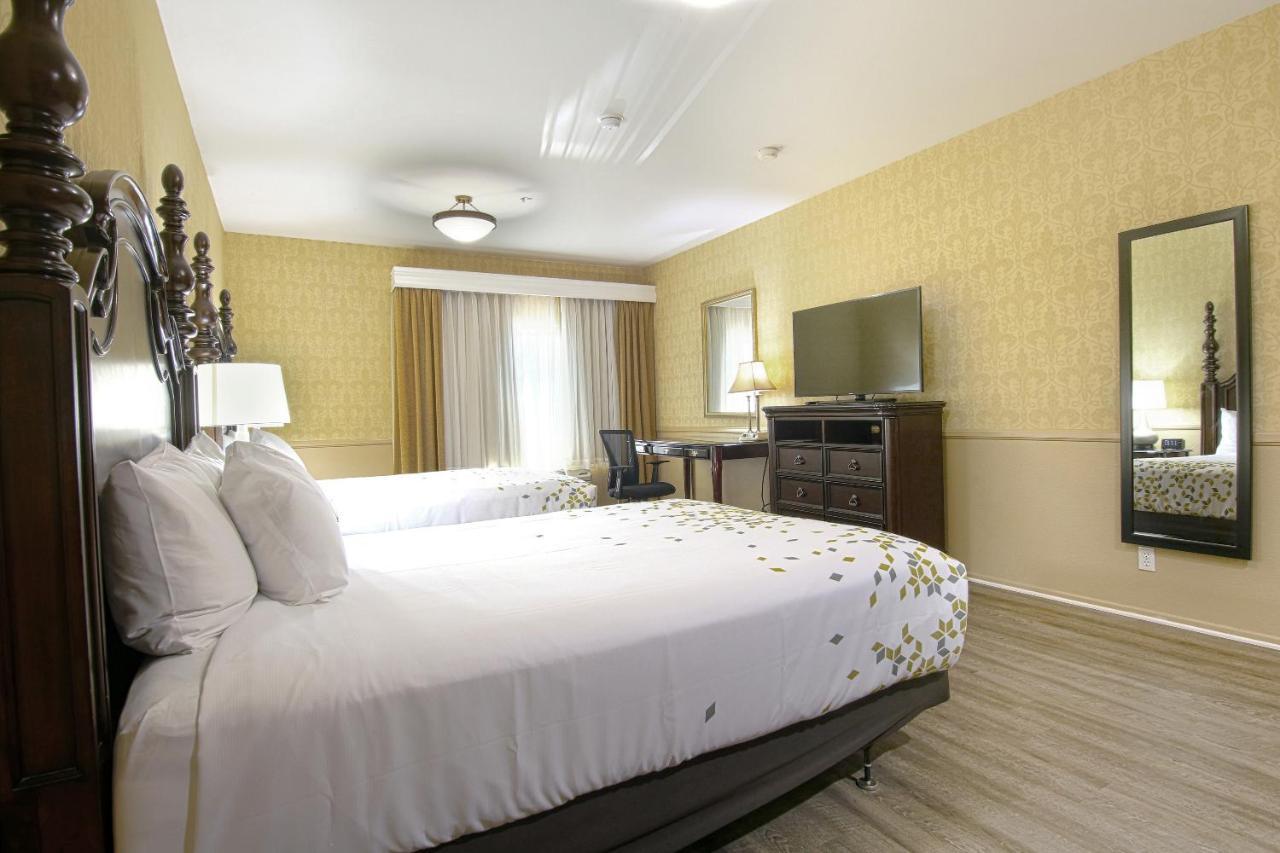 Azure Hotel&suites Trademark Collection By Wyndham Hotel Ontario