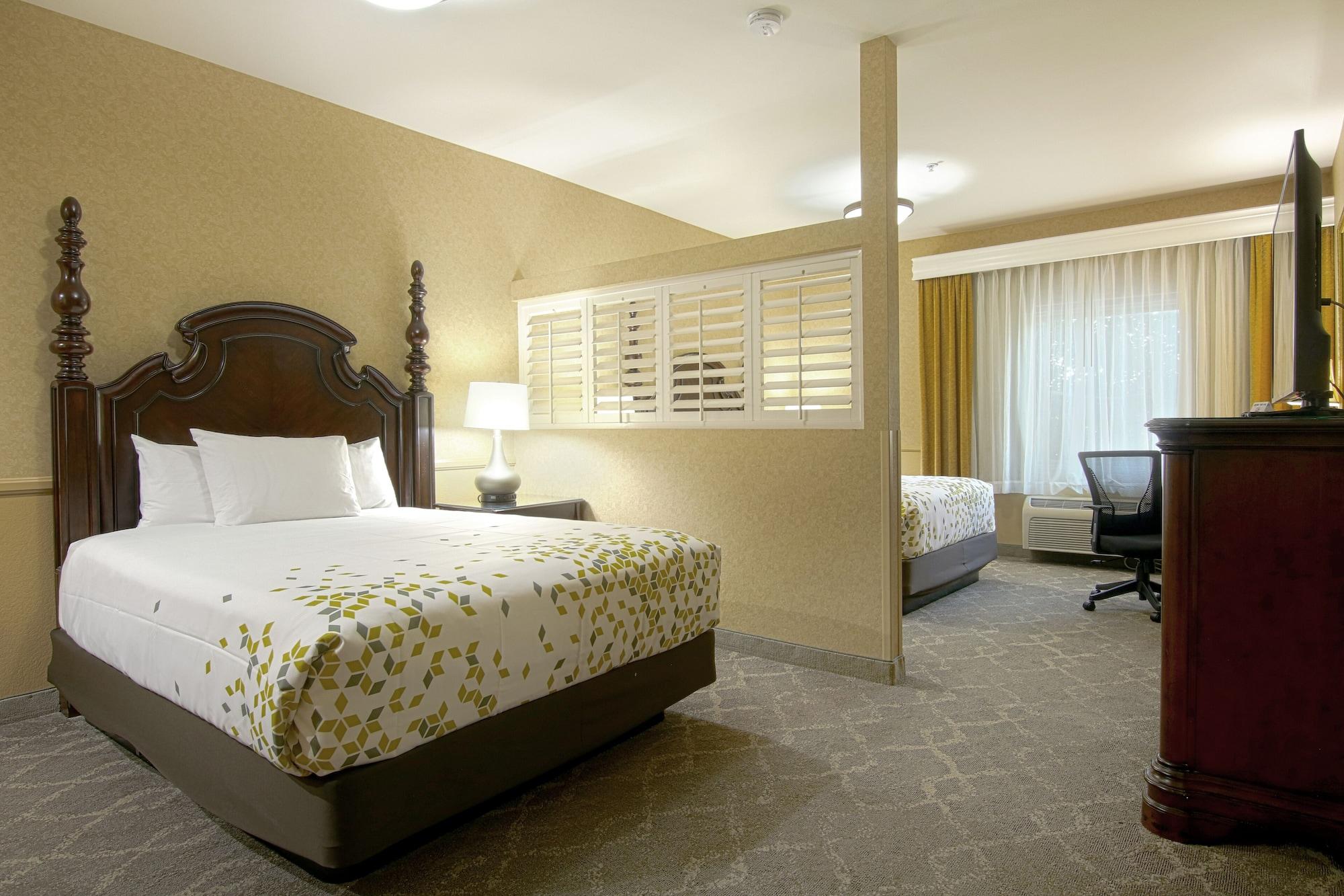 Azure Hotel&suites Trademark Collection By Wyndham 3* Ontario