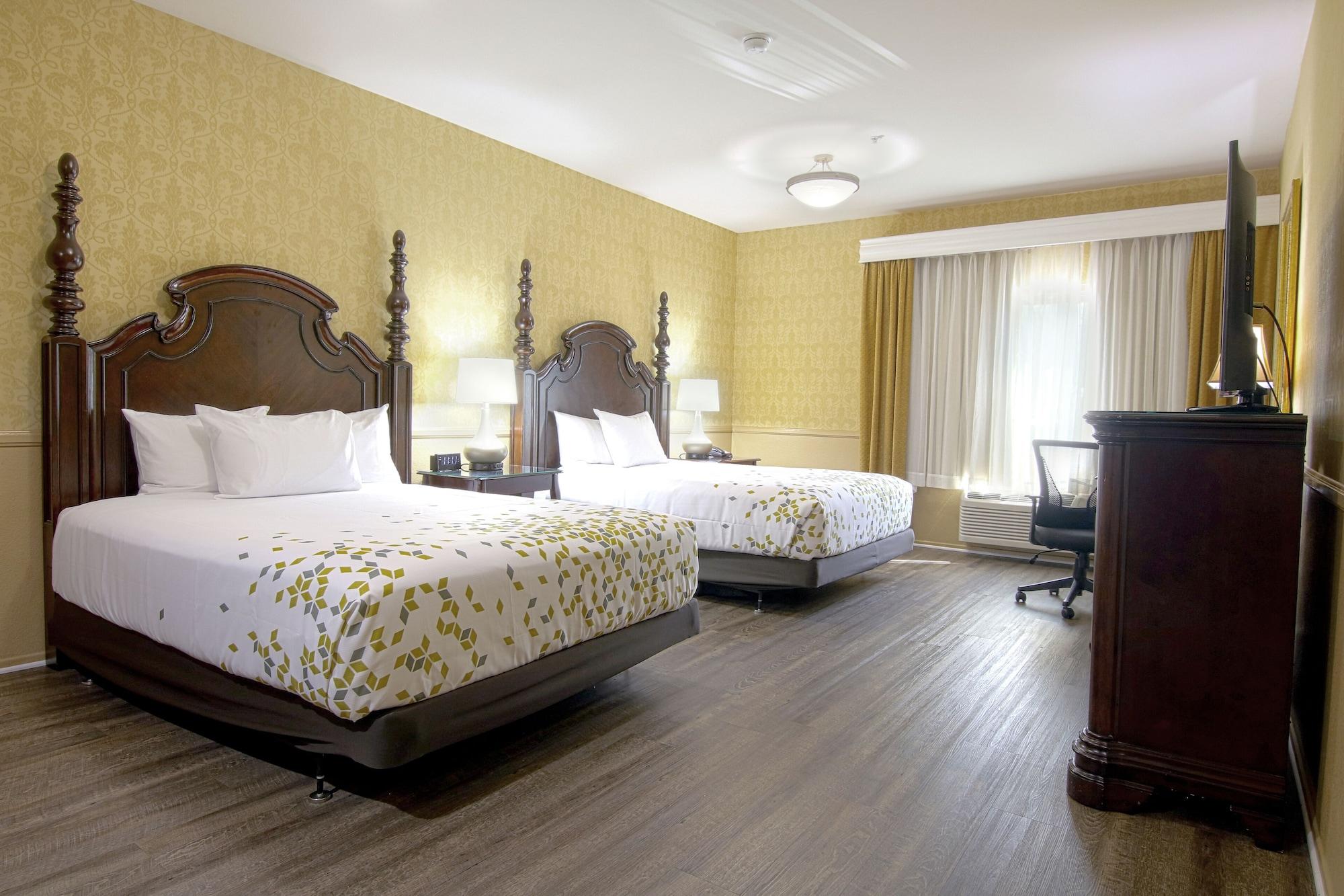 Azure Hotel&suites Trademark Collection By Wyndham 3* Ontario