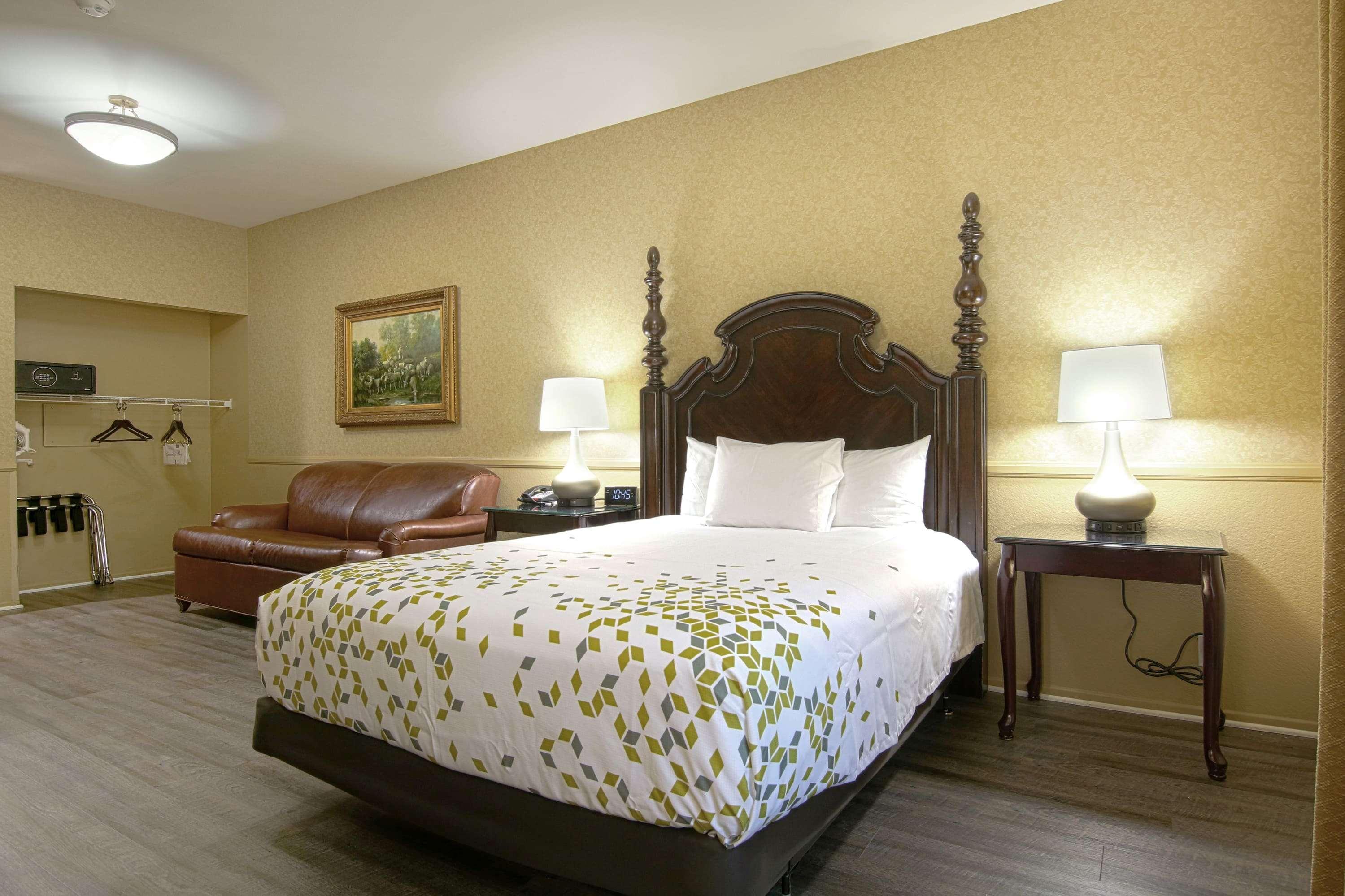 Azure Hotel&suites Trademark Collection By Wyndham Hotel 3*