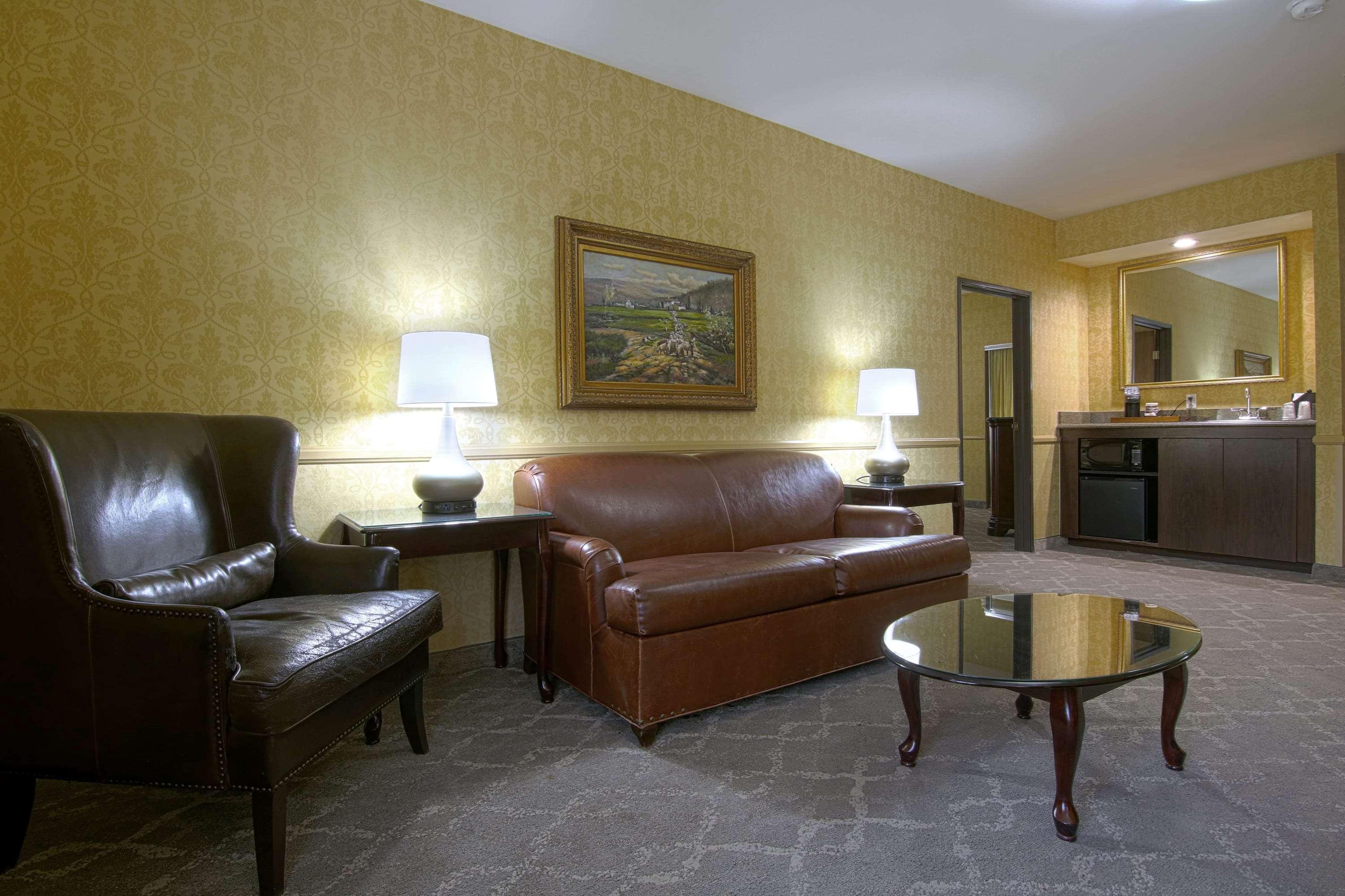 Azure Hotel&suites Trademark Collection By Wyndham Hotel 3*