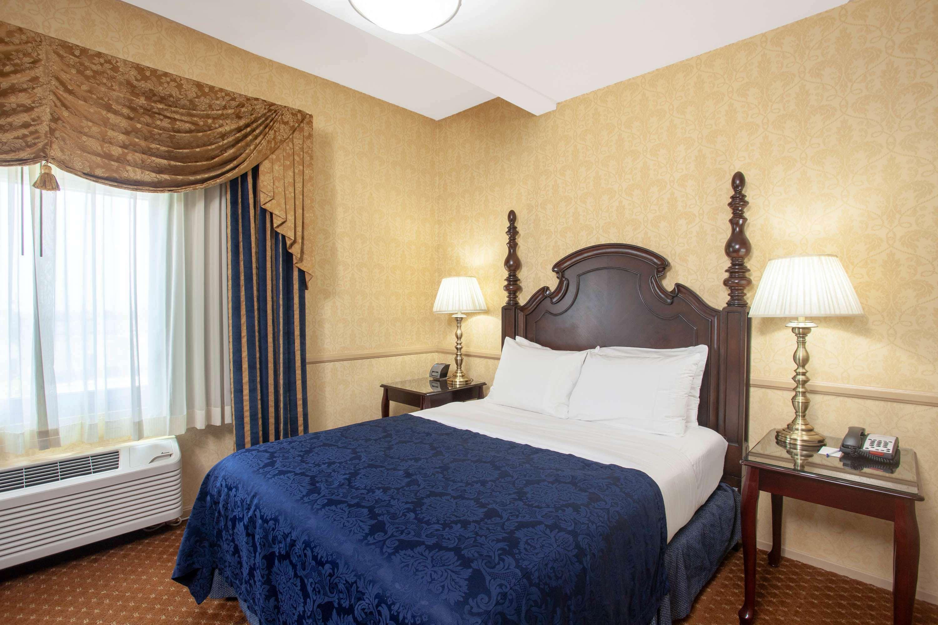 Azure Hotel&suites Trademark Collection By Wyndham