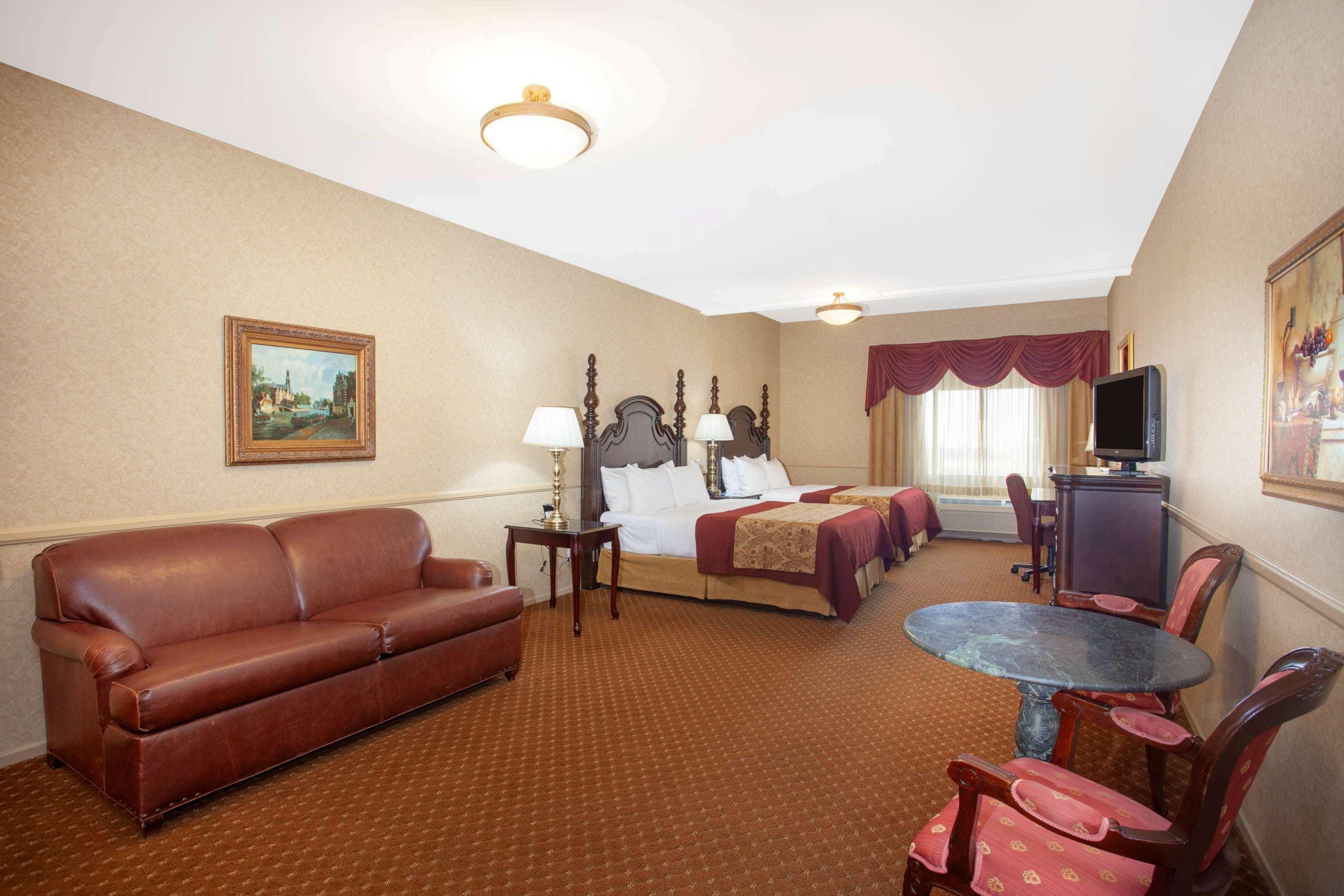 Hotel Azure Hotel&suites Trademark Collection By Wyndham Ontario