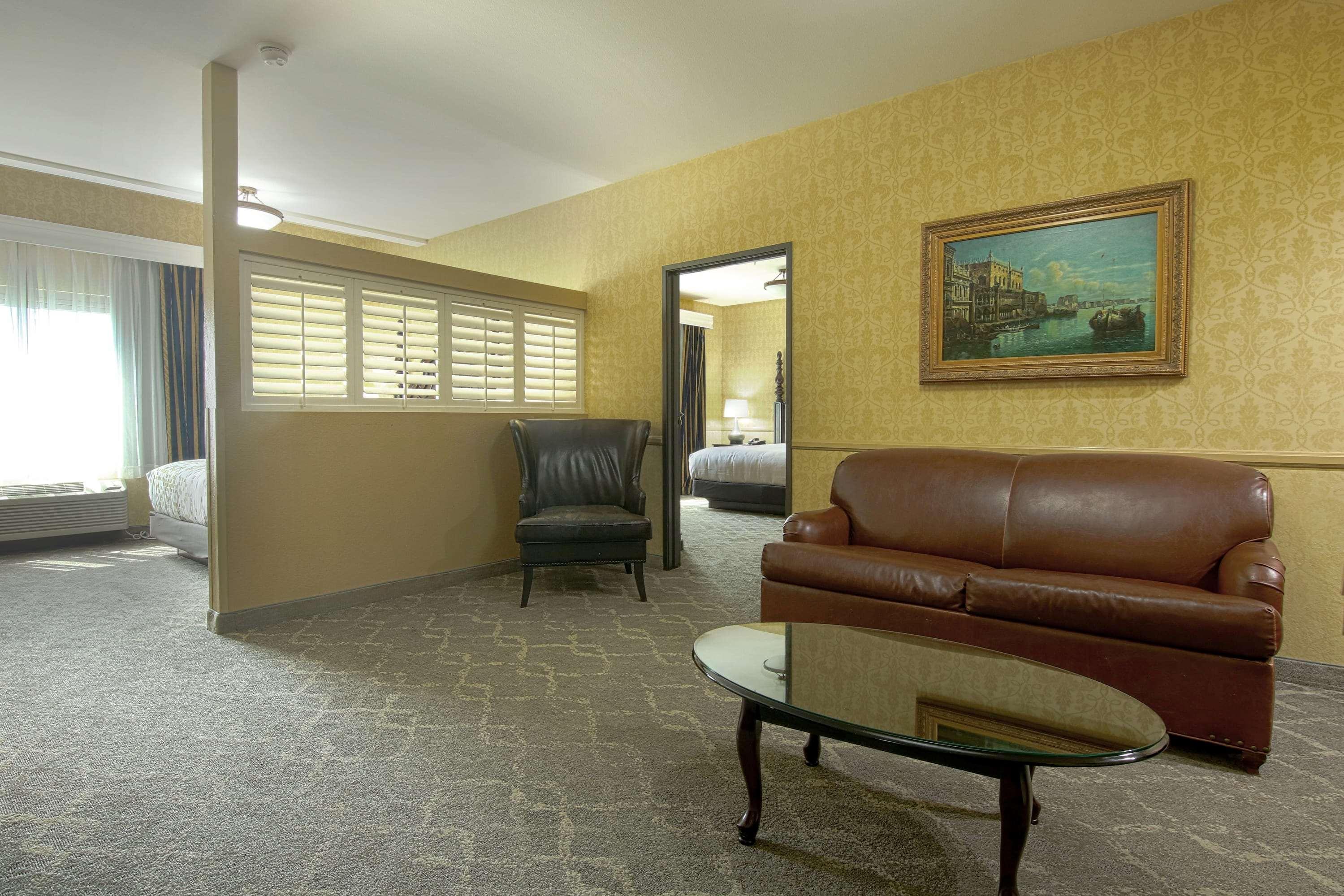 Azure Hotel&suites Trademark Collection By Wyndham Hotel 3*