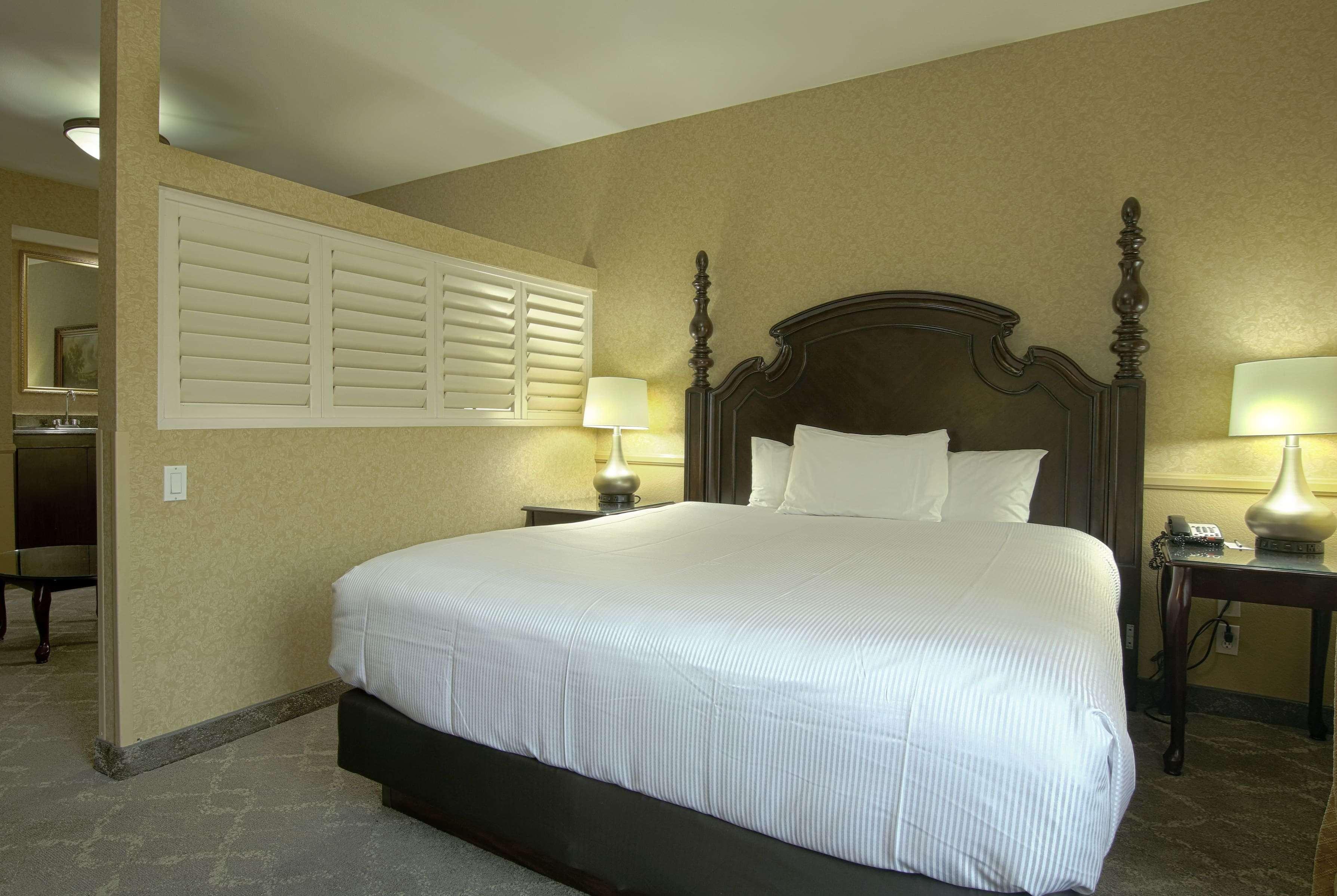 Azure Hotel&suites Trademark Collection By Wyndham 3* Ontario