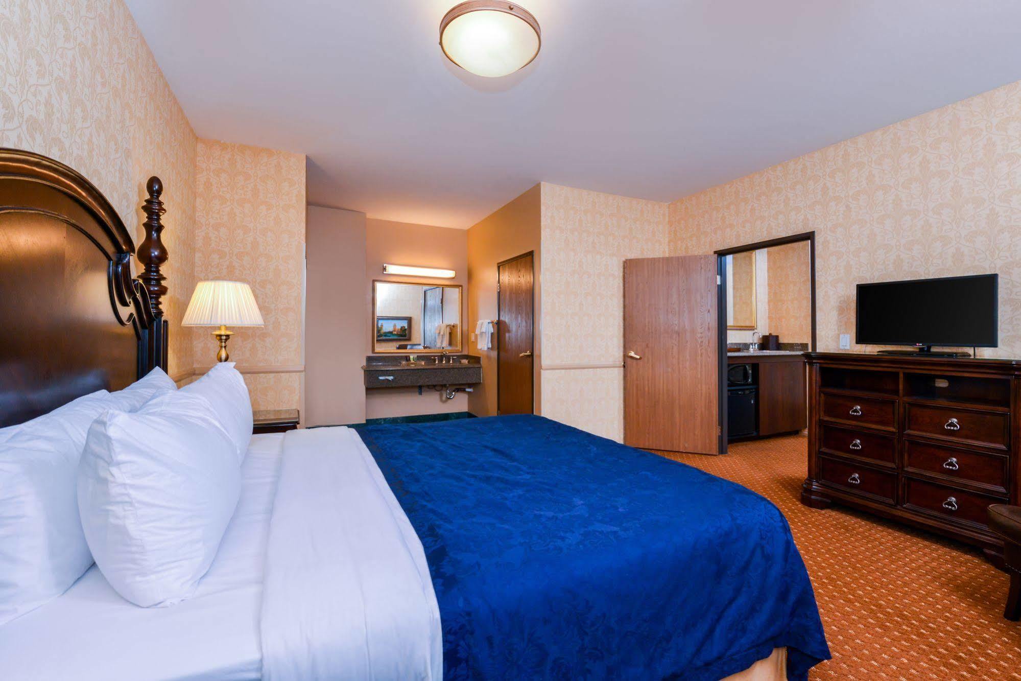 Azure Hotel&suites Trademark Collection By Wyndham Hotel