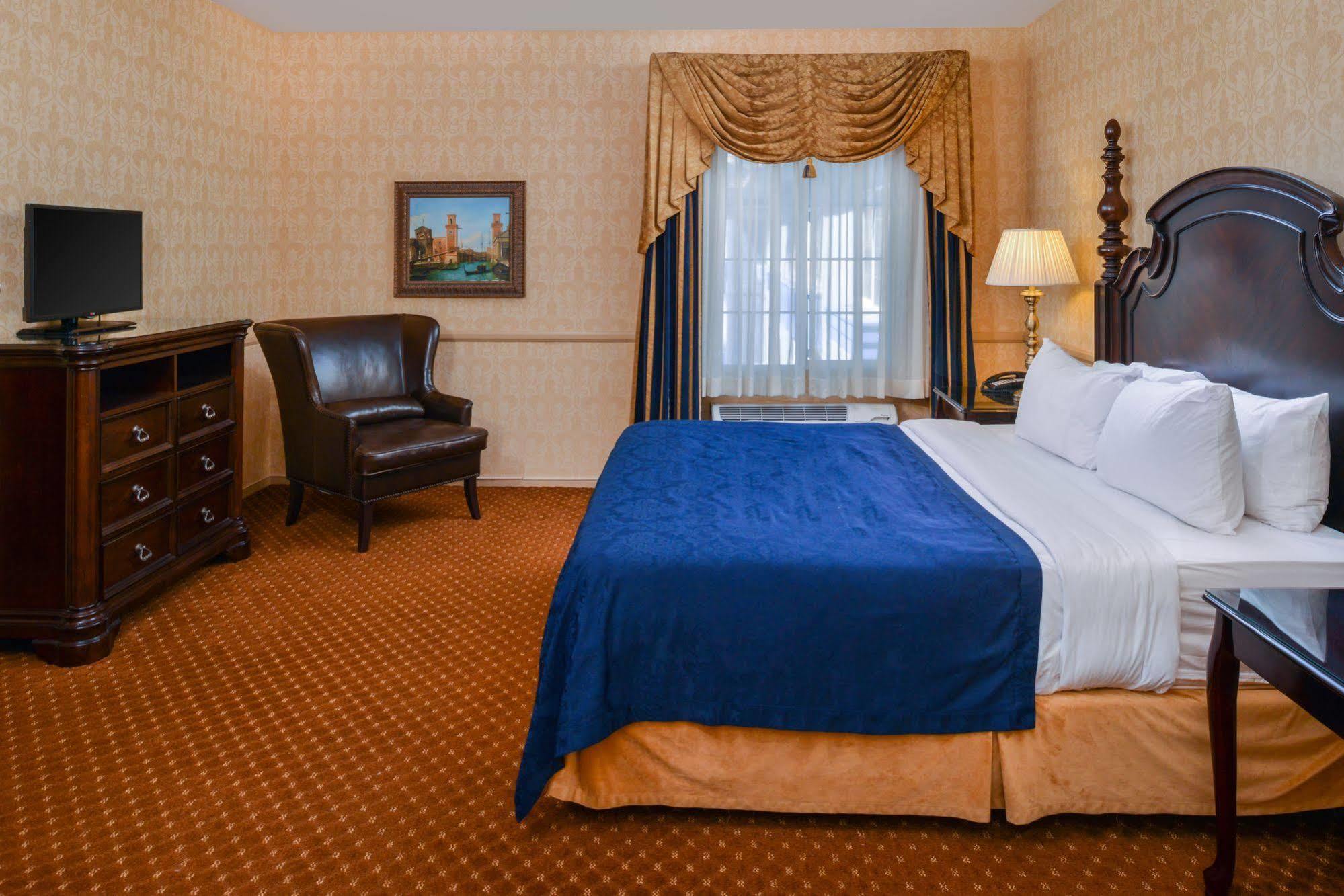 Hotel Azure Hotel&suites Trademark Collection By Wyndham 3*