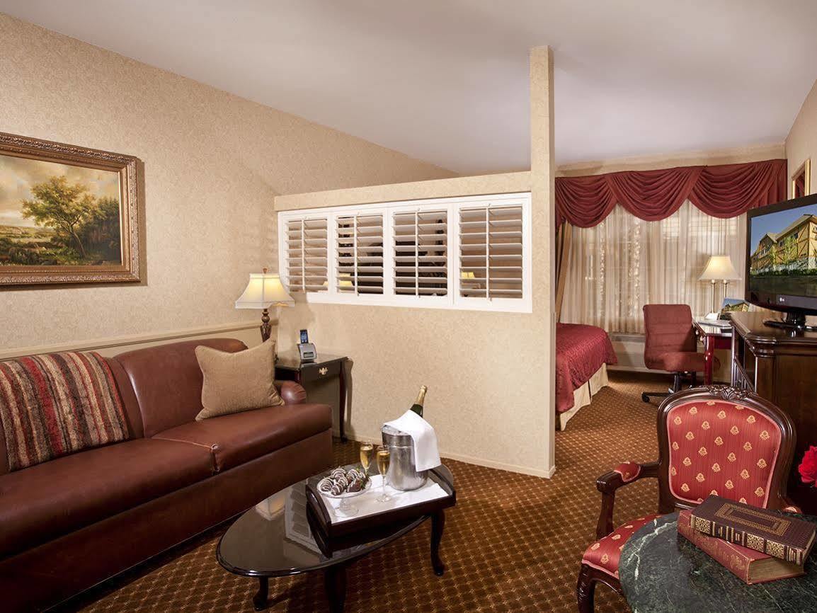 Azure Hotel&suites Trademark Collection By Wyndham 3* Ontario