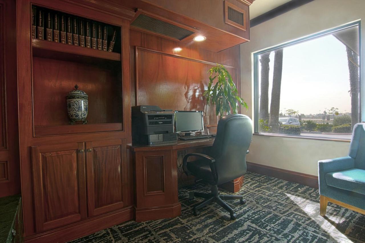 Azure Hotel&suites Trademark Collection By Wyndham Hotel 3*