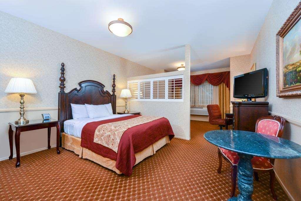 Azure Hotel&suites Trademark Collection By Wyndham Hotel 3*