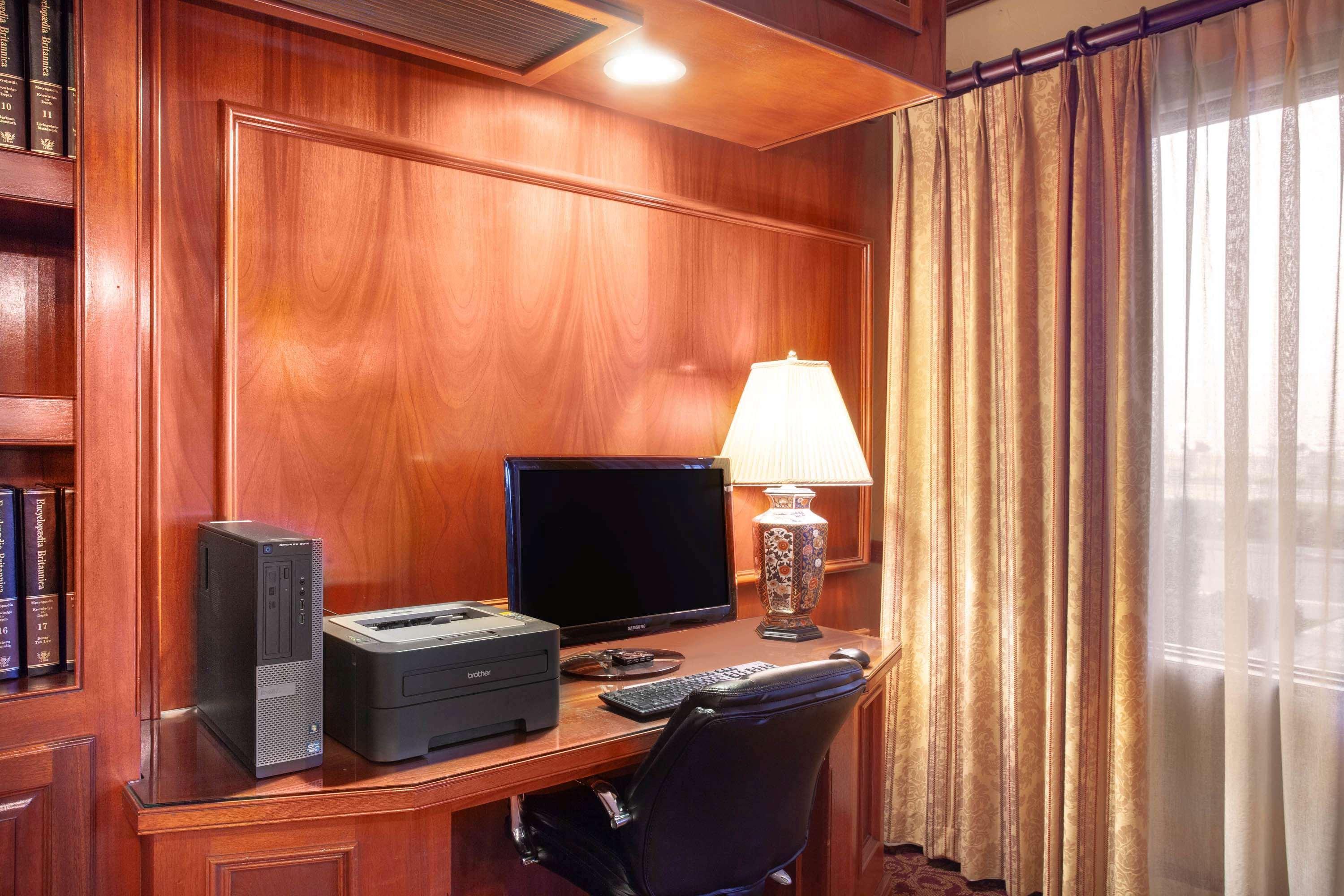 Hotel Azure Hotel&suites Trademark Collection By Wyndham 3*
