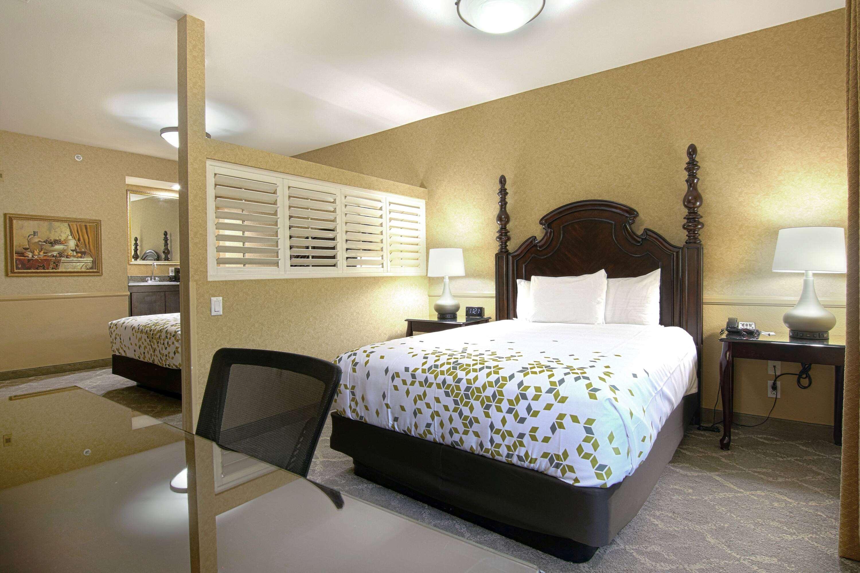 Azure Hotel&suites Trademark Collection By Wyndham 3*