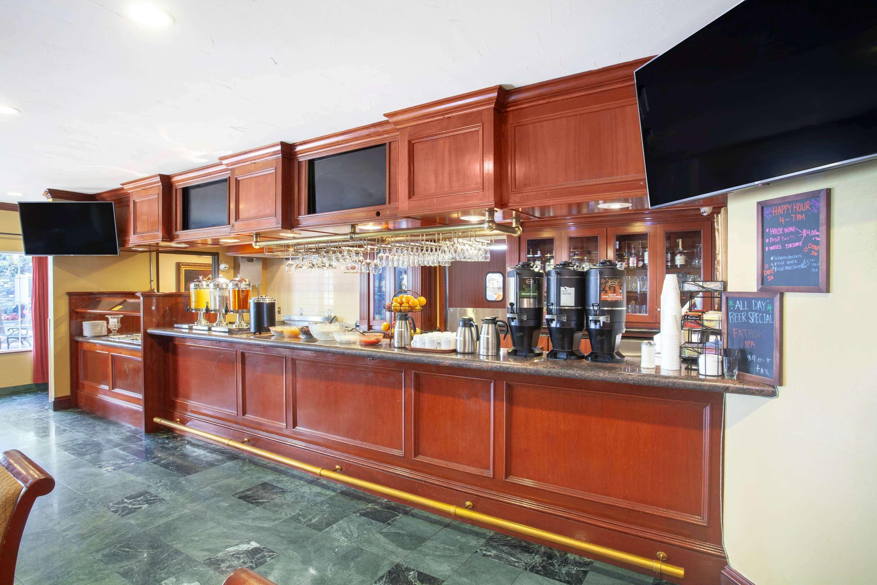 Azure Hotel&suites Trademark Collection By Wyndham 3* Ontario