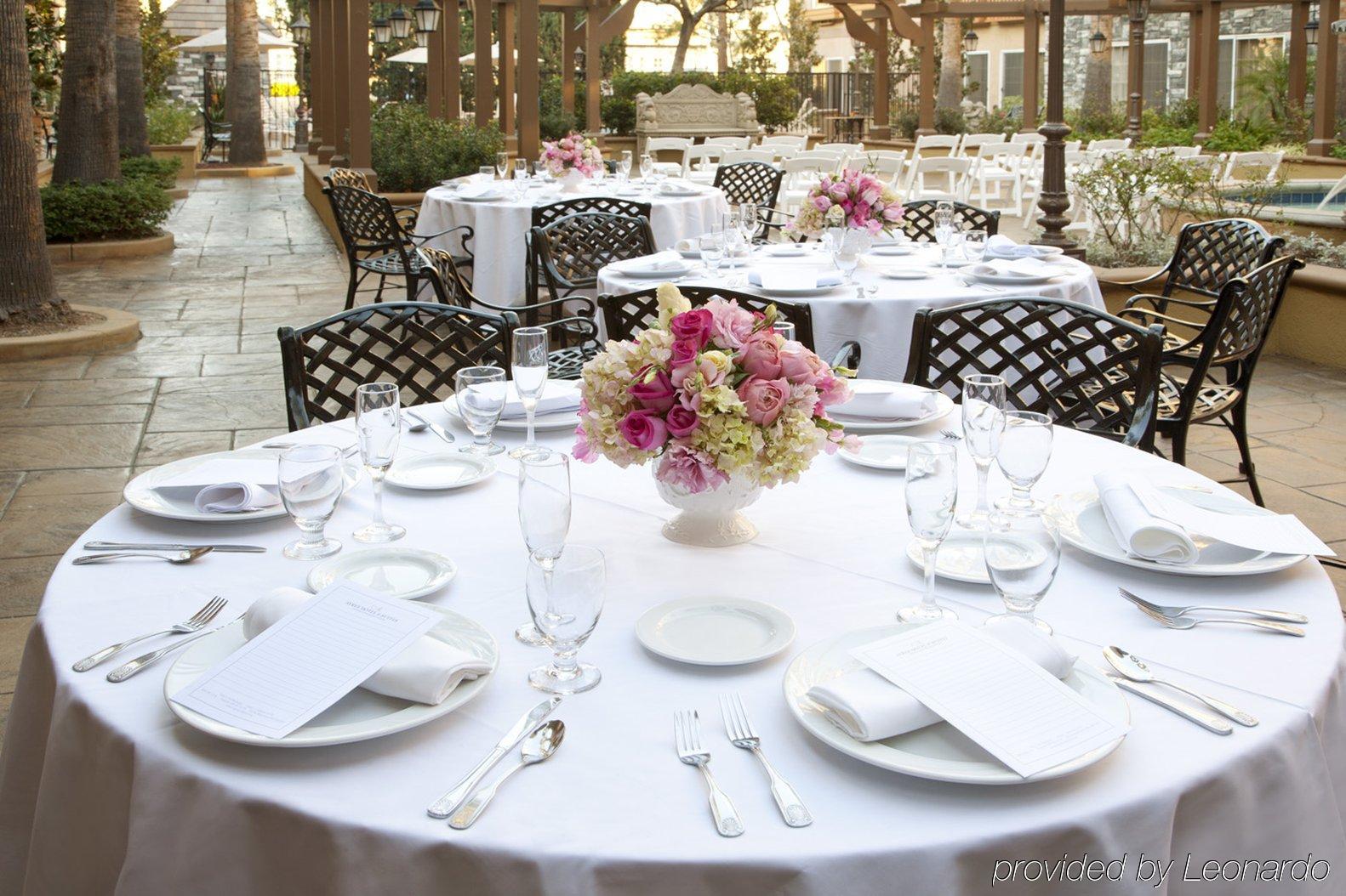 Azure Hotel&suites Trademark Collection By Wyndham 3* Ontario