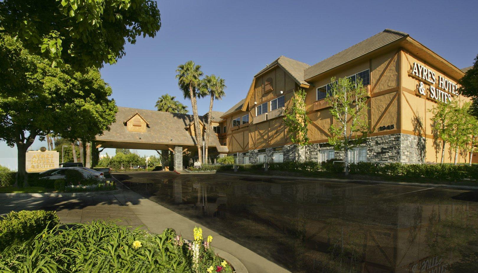 Azure Hotel&suites Trademark Collection By Wyndham Ontario