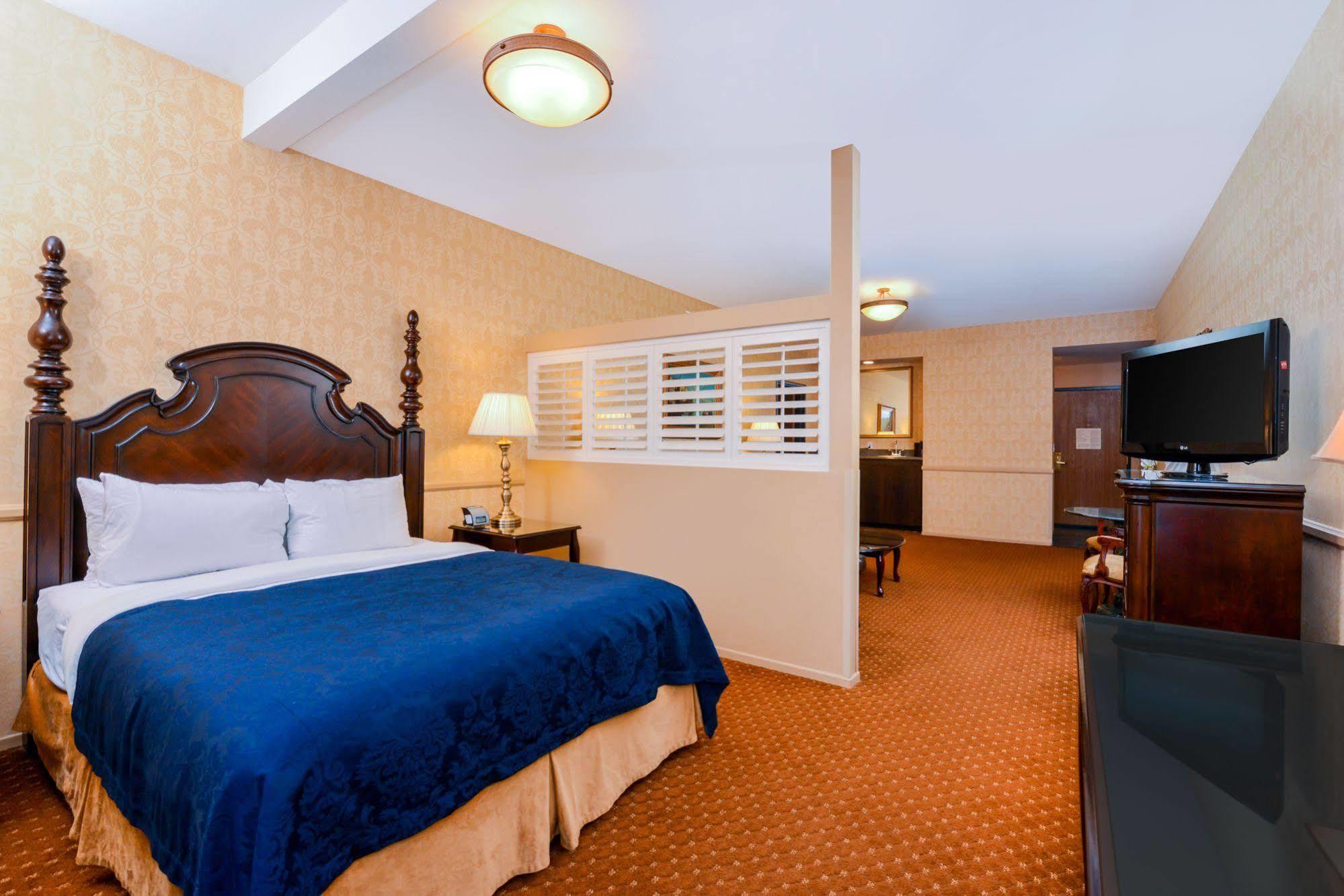 Azure Hotel&suites Trademark Collection By Wyndham 3*